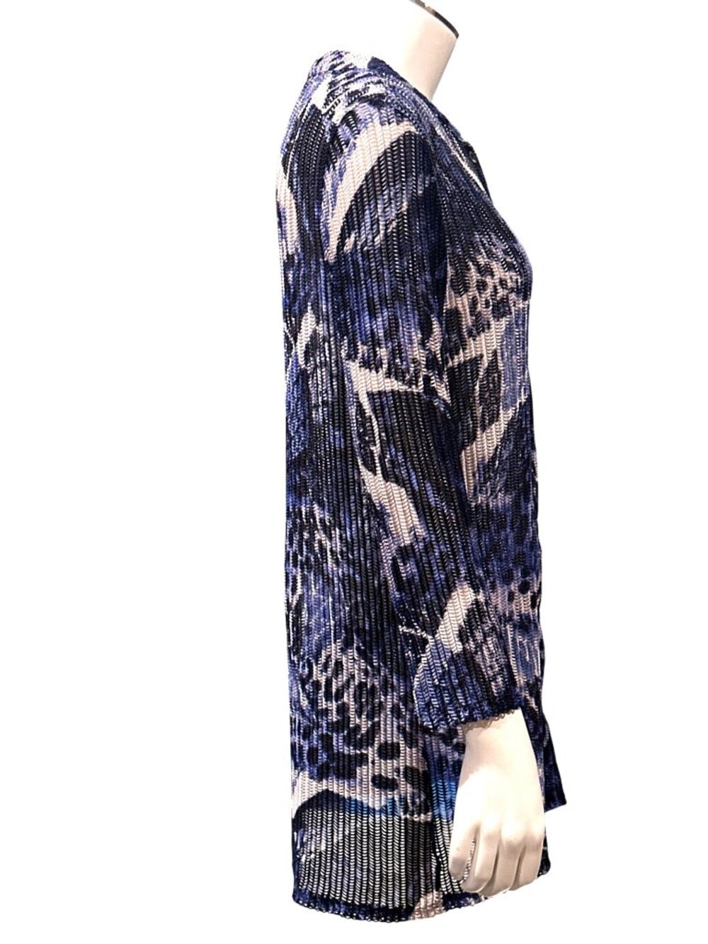Chicos Travelers Size 0 Blue Button Down Tunic Jacket Abstract Plissé Texture - Picture 5 of 10